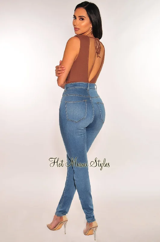 mocha-ribbed-sleeveless-v-neck-knotted-open-back-bodysuit mocha-ribbed-sleeveless-v-neck-knotted-open-back-bodysuit