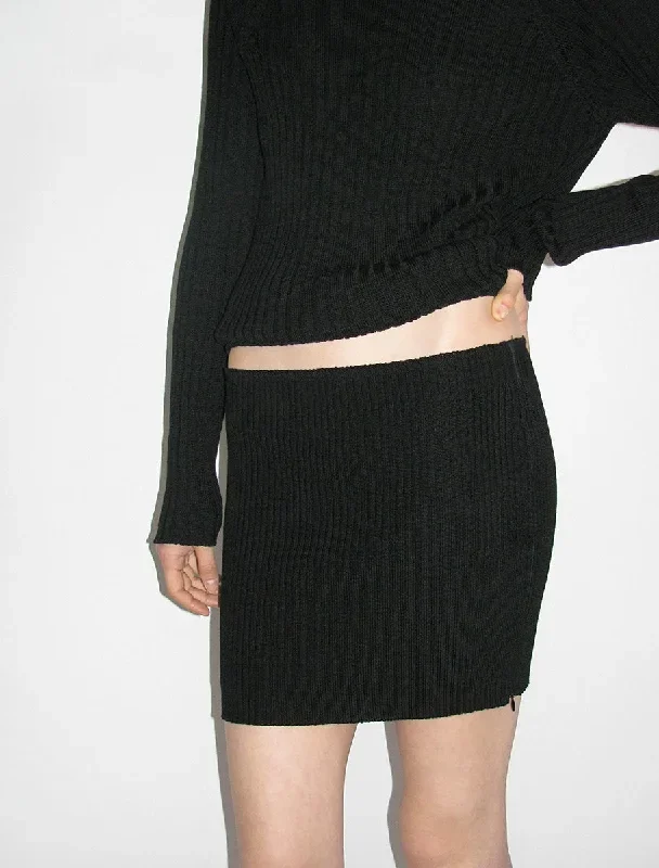 ninja-knitted-mini-skirt-side-sipper-black